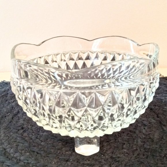 Vintage 1960’s Indiana Glass Footed Bon Bon Candy Bowl - Diamond Point Pattern - Picture 1 of 3